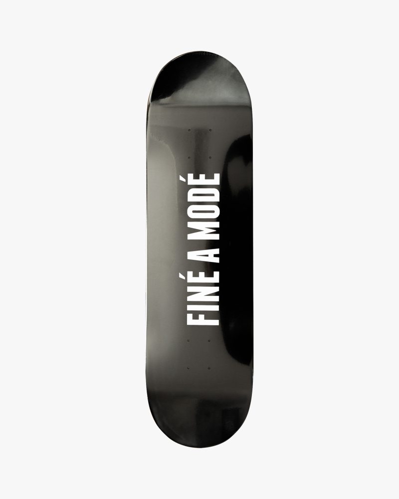 SIGNATURE SKATE DECK