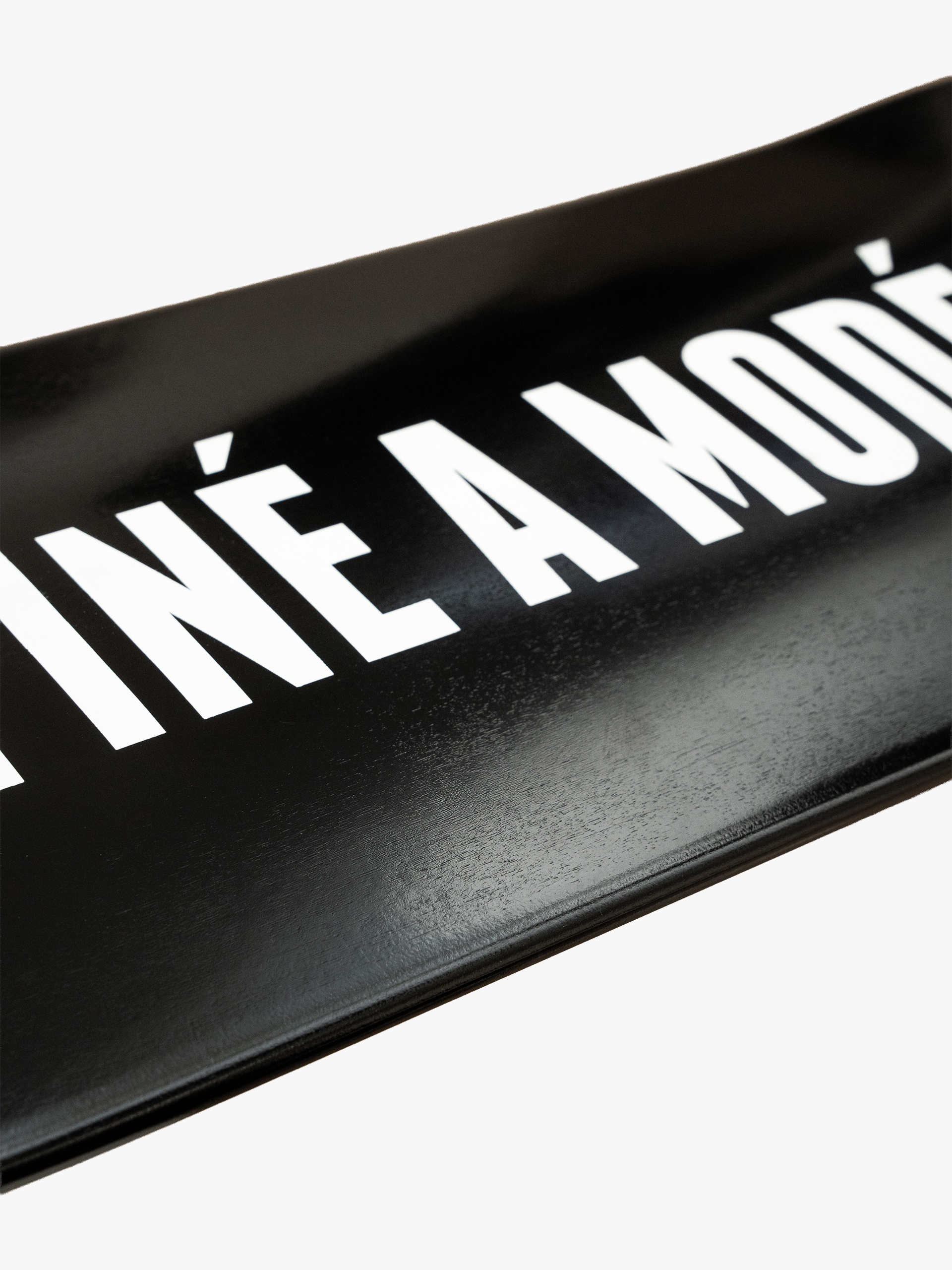 SIGNATURE SKATE DECK